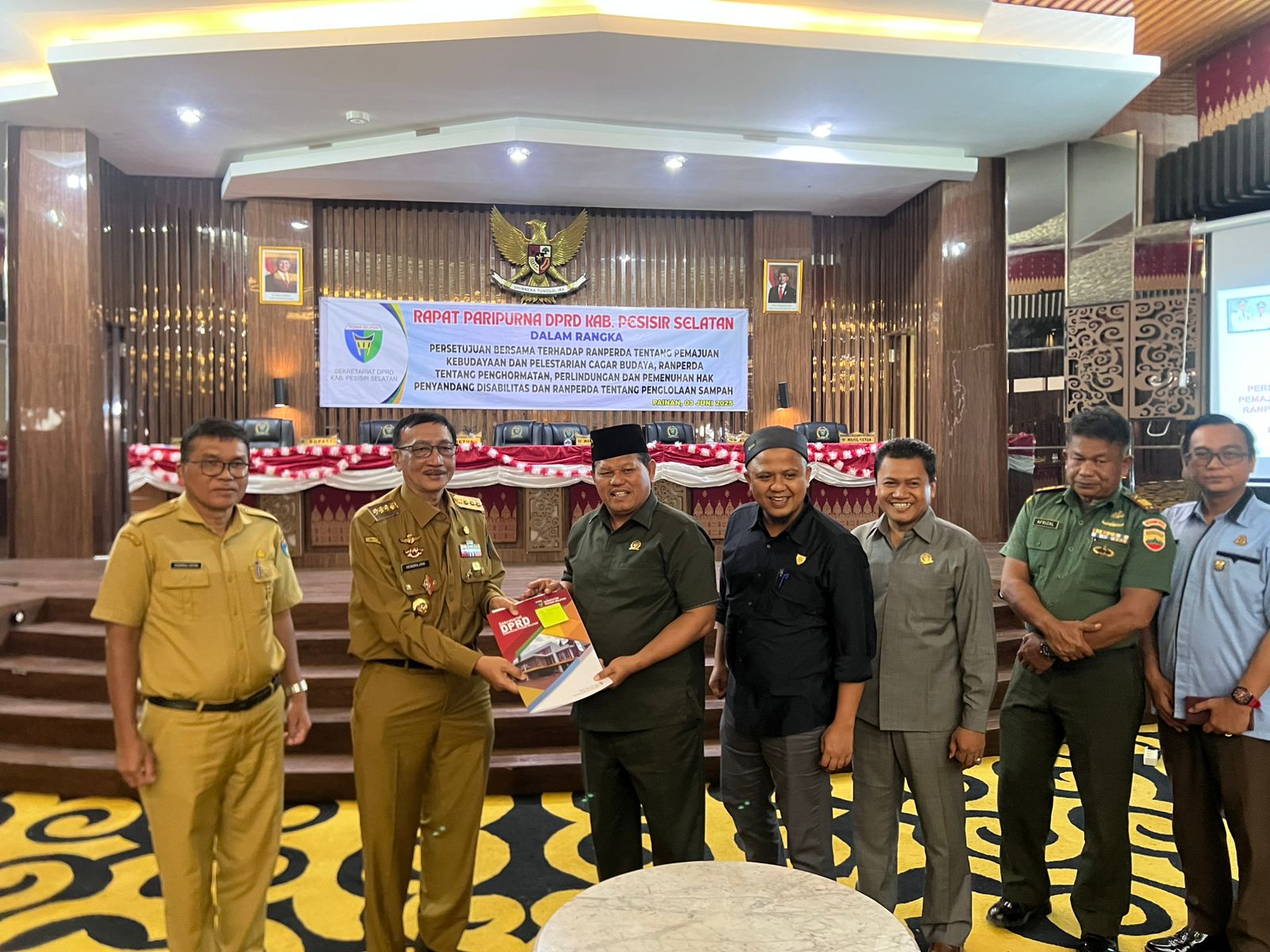 Tiga Perda Disahkan, DPRD dan Pemkab Pessel Perkuat Komitmen Inklusif dan Ramah Lingkungan